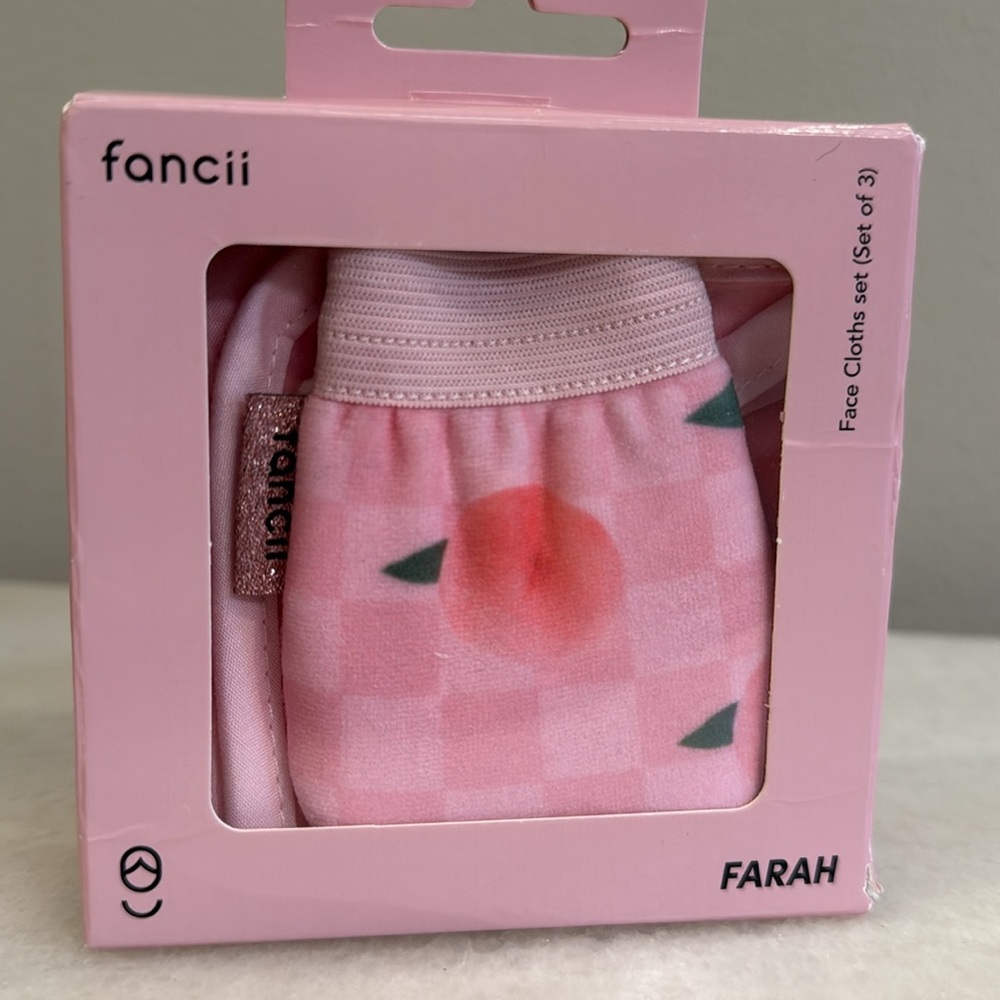 NWT fancii Face Cloth Set (set of 3)